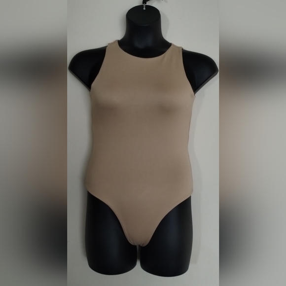 High Neck Sleeveless Bodysuit - Picture 6 of 6